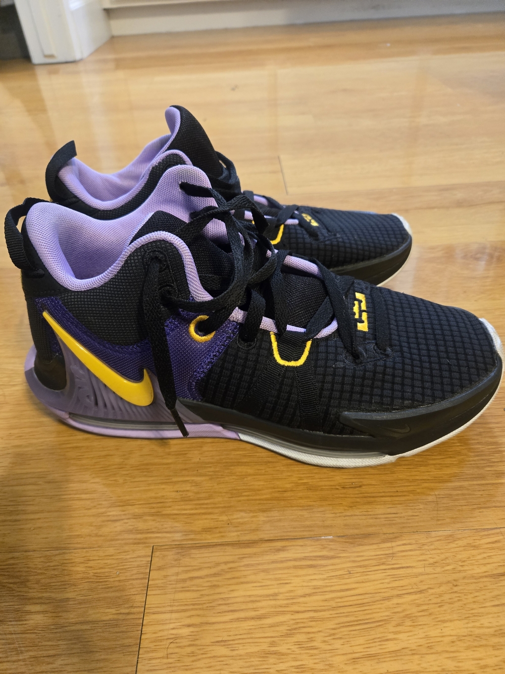 Nike LeBron Witness 7 Lakers DM1123-002 Black Purple Gold Men’s Size 8.5